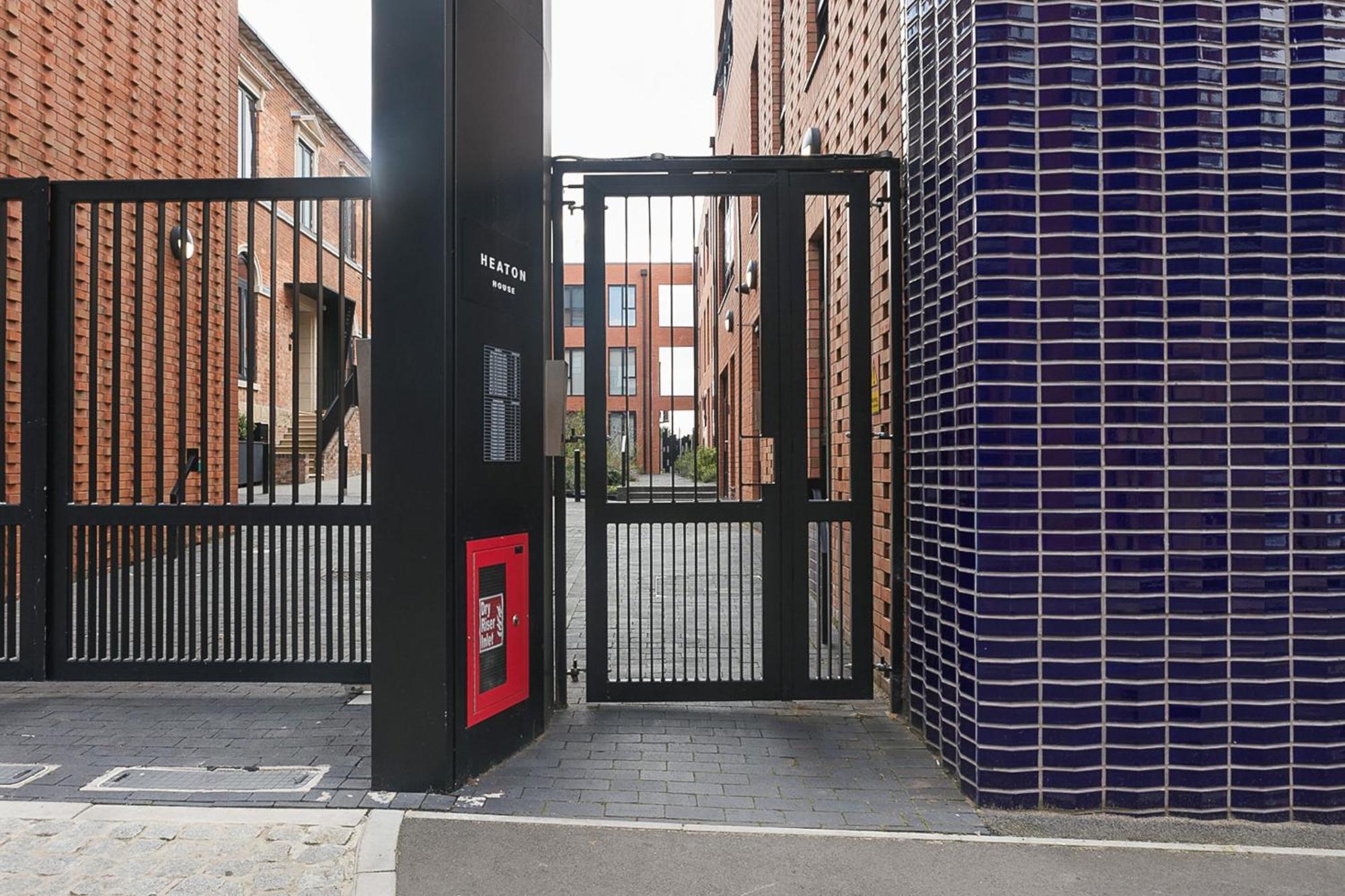 Luxury Apt, Centre, Contractors, Relocations Birmingham