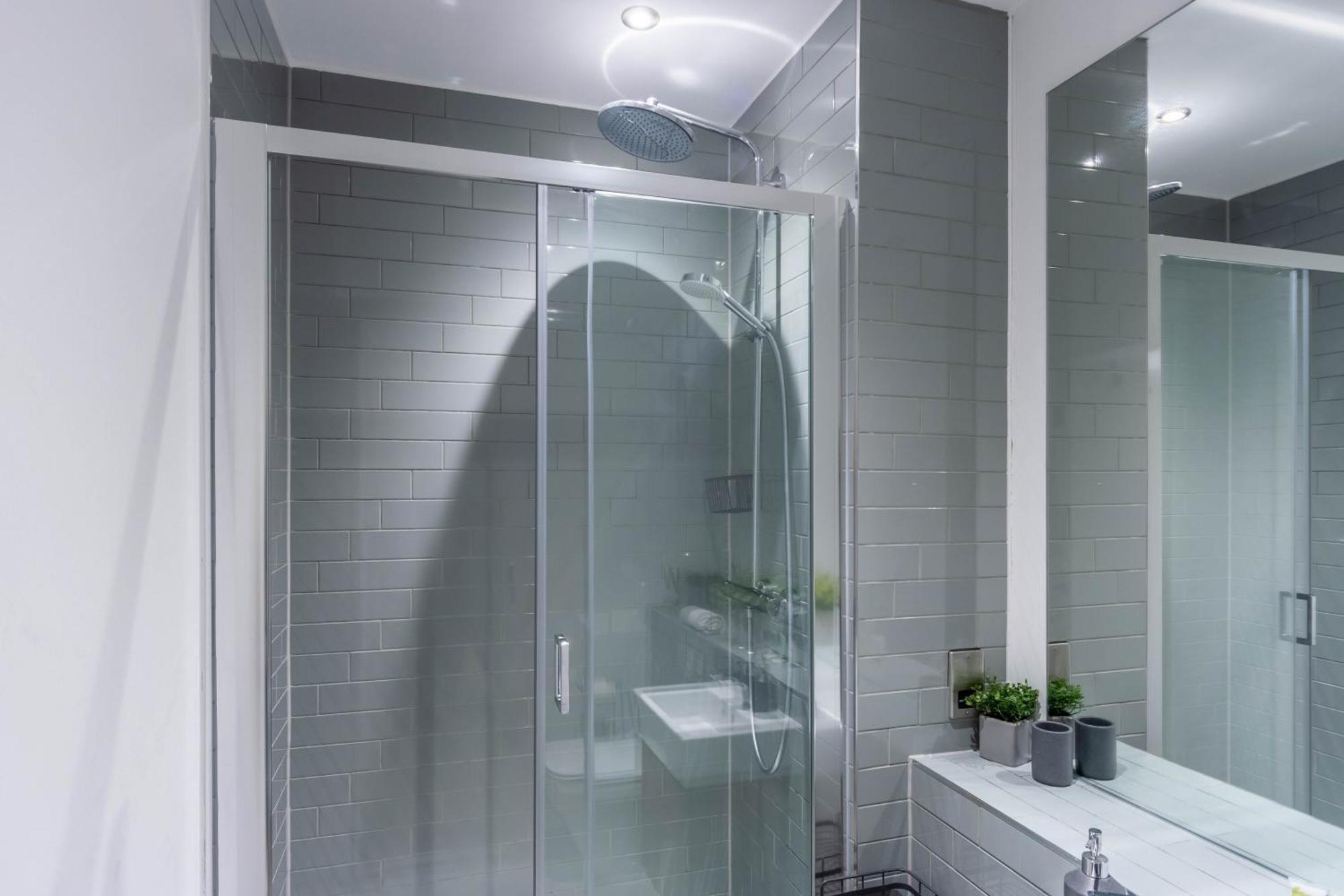 Apartment Luxury Apt, Centre, Contractors, Relocations Birmingham