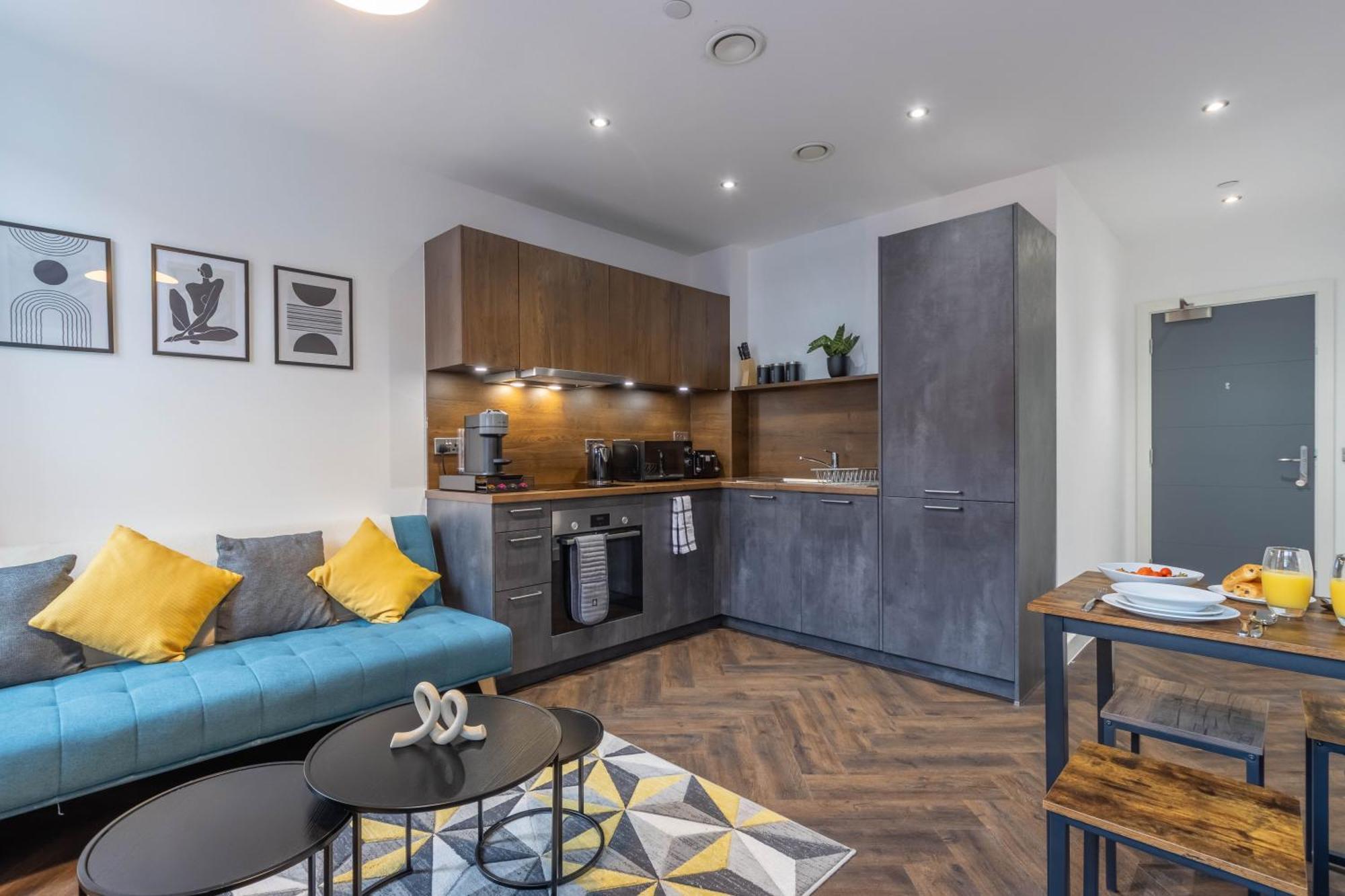 Luxury Apt, Centre, Contractors, Relocations Apartment