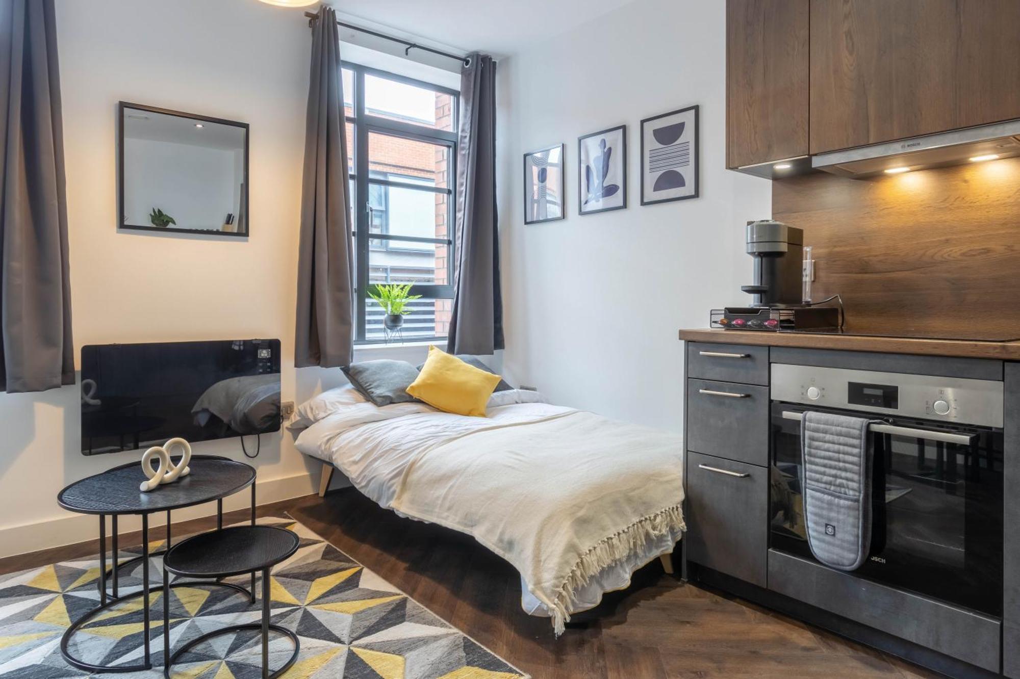 Apartment Luxury Apt, Centre, Contractors, Relocations